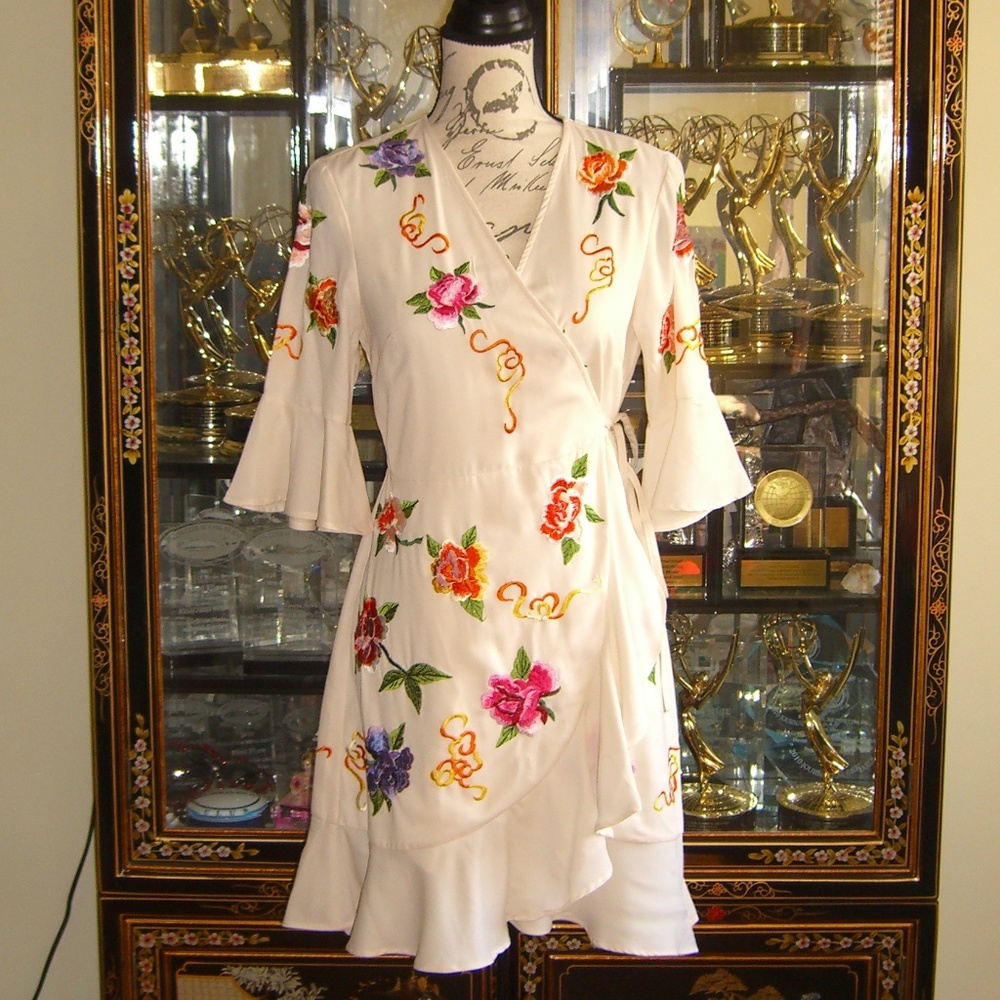 ASOS FLORAL EMBROIDERED WRAP DRESS US6 UK10